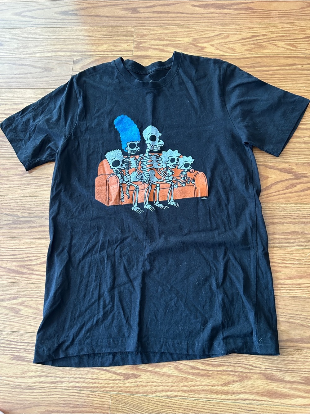 Black Short Sleeve Graphic Tee with Skeleton Family Sofa Design